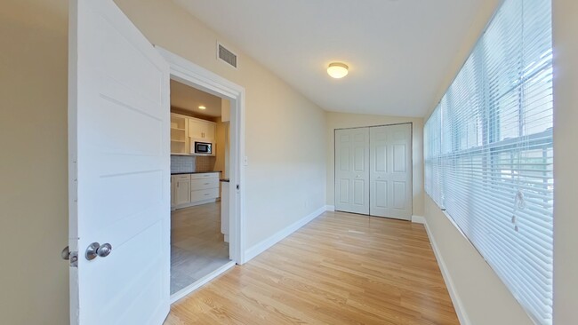 Building Photo - Beautiful 2 Bedroom Home in San Marco read...
