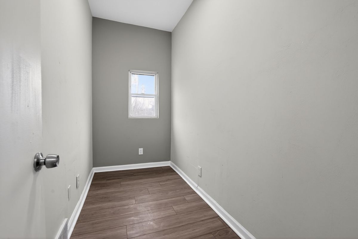 Building Photo - 553 Norman St