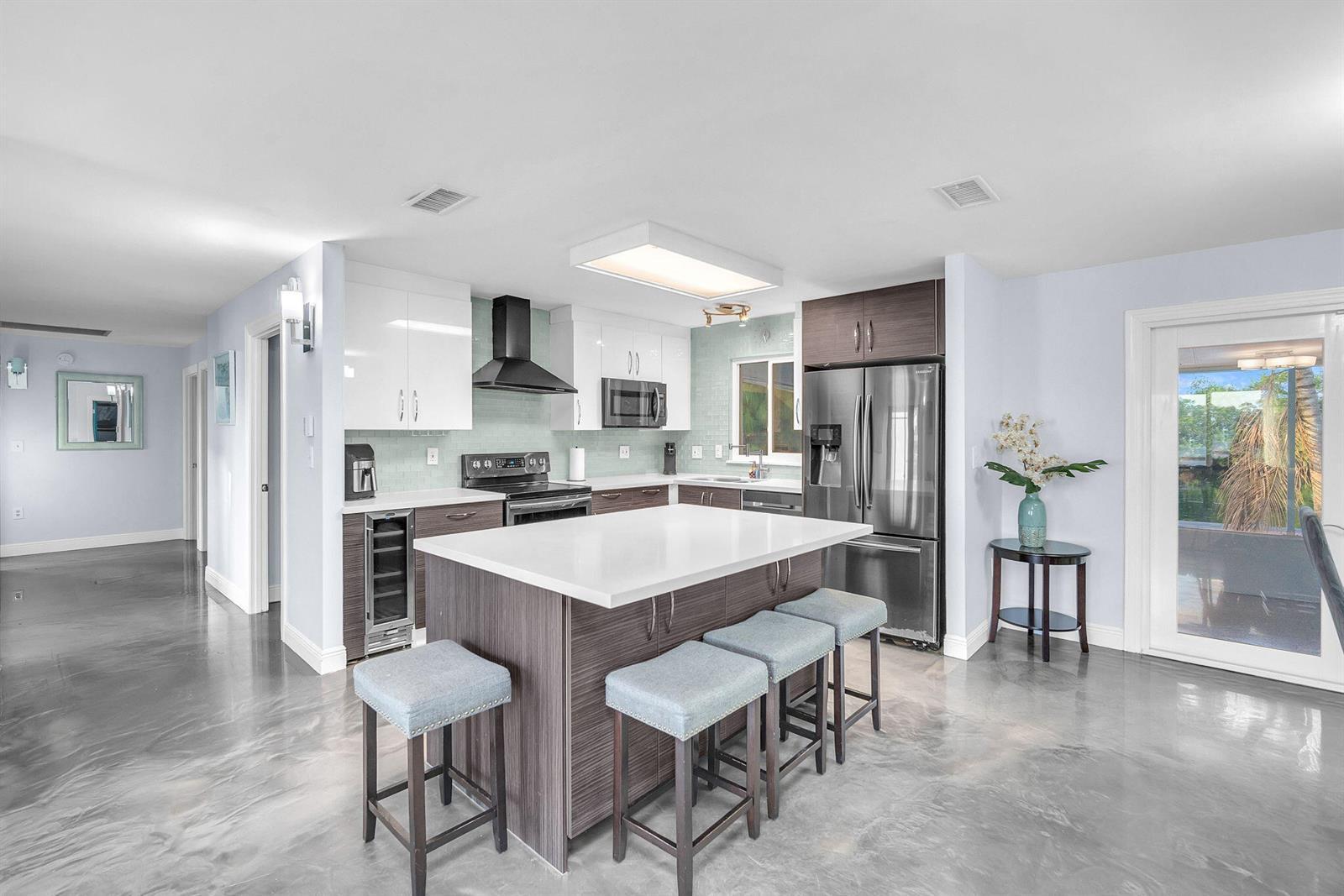 Building Photo - 4400 SW 37th Ave