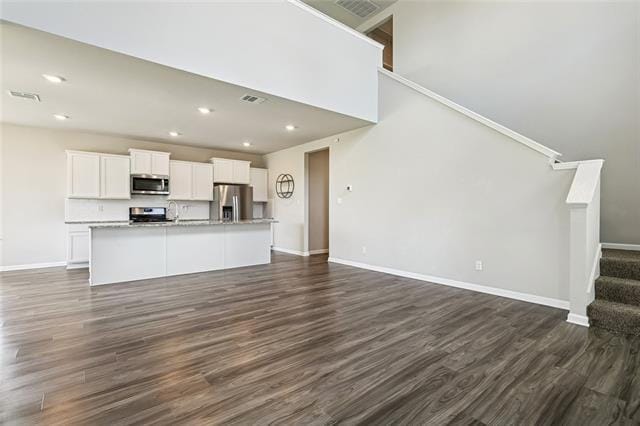 Building Photo - 425 Short Bough Ln