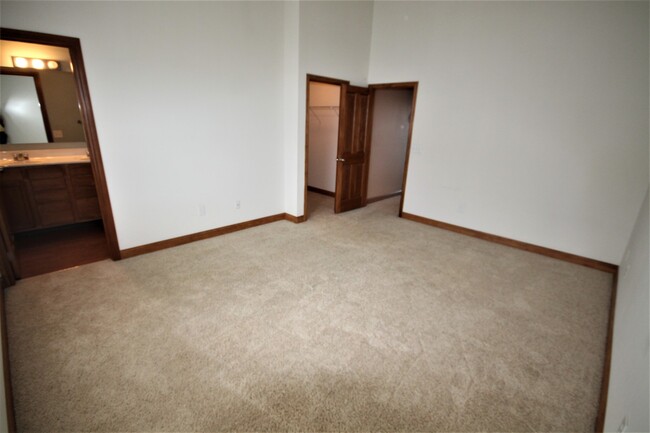 Building Photo - 2 Bedroom - Dublin