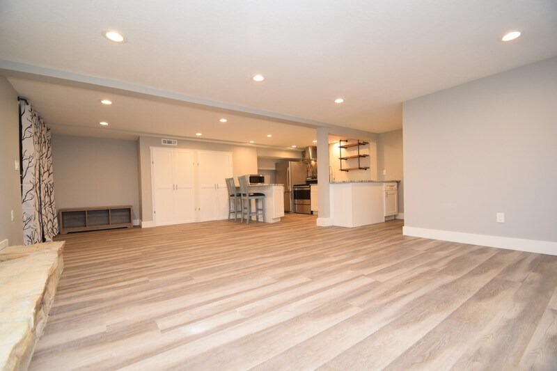 Building Photo - 280 E 200 S