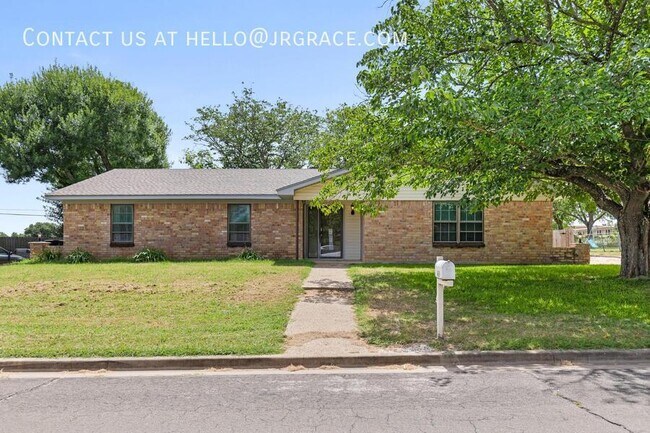 Building Photo - 429 Lindenwood Ln W