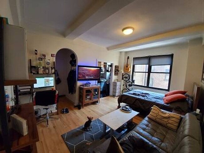 Building Photo - 166 2nd Ave