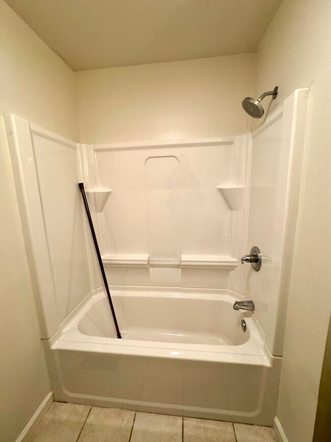 Building Photo - Townhouse for Rent