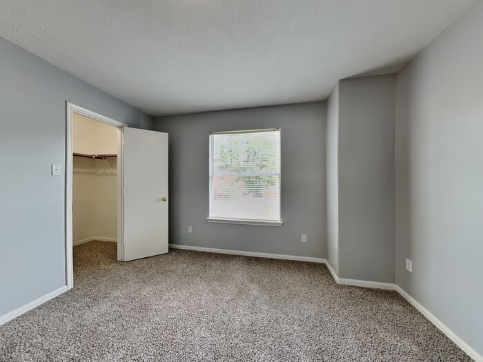 Building Photo - 29014 Fox Fountain Ln