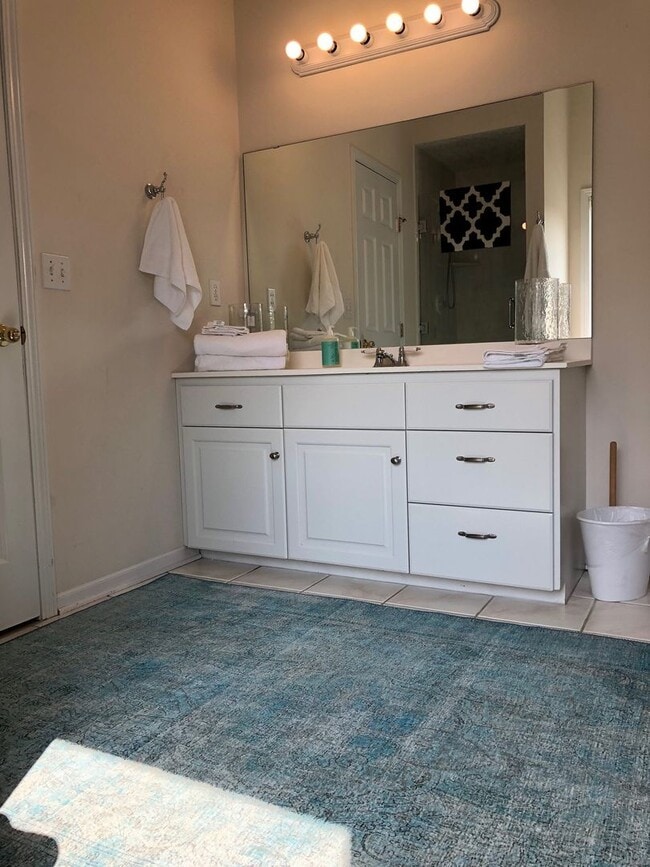 Building Photo - Rochester Executive Home