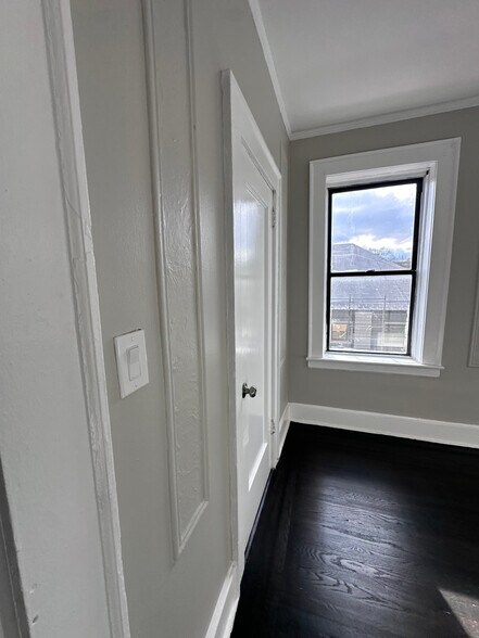 Building Photo - 1003 S Orange Ave