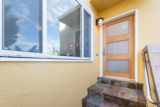 Building Photo - 724 De Haro St