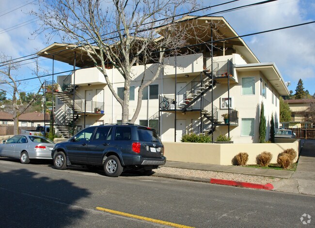 Primary Photo - 210 Mission Ave