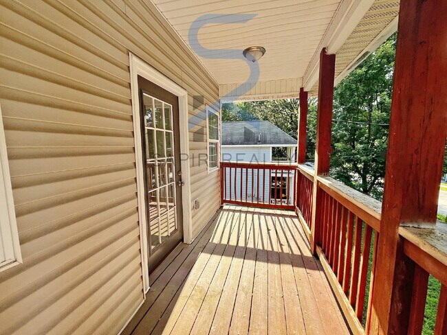 Building Photo - Move in before November 15th and choose yo...