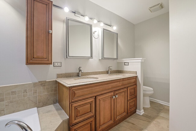 Building Photo - 145 Farmgate Dr