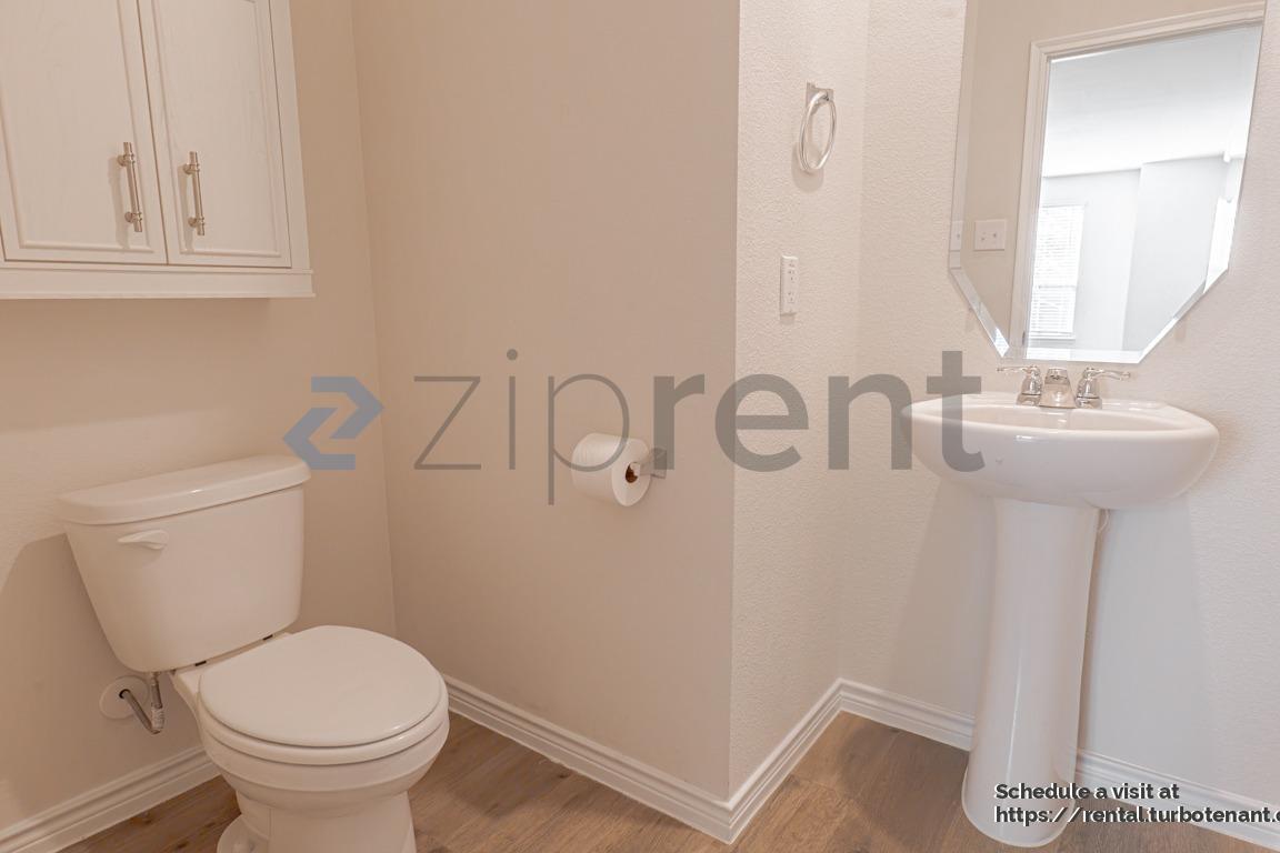 Building Photo - 2020 Saddle Wy