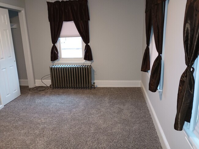 Building Photo - 865 Lancaster Ave