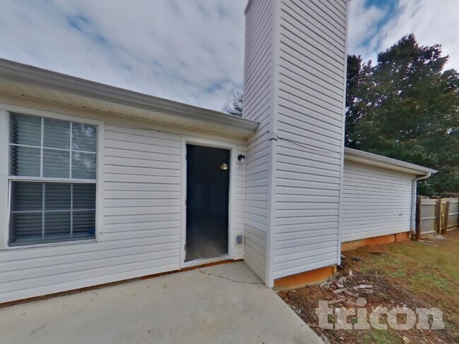 Building Photo - 10635 Pine Forest Ln