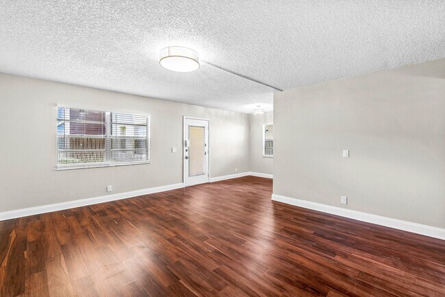 Building Photo - 733 Normandy Trail