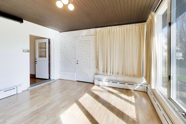 Building Photo - 545 Thatcher Ave