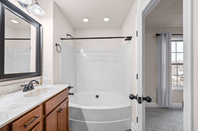 Building Photo - 1224 Meachem Dr