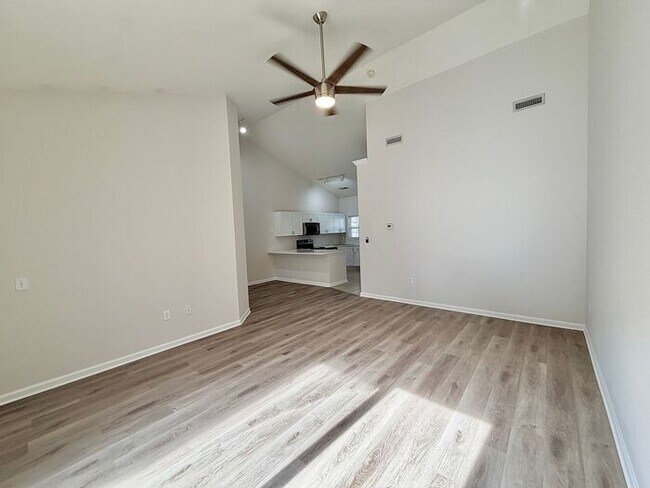 Building Photo - Independence South Brick One Level Patio Home. UPDATED! Open Floor Plan, Clean, Pets Ok!