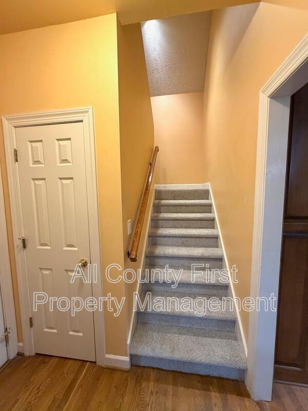 Building Photo - 2438 Kings Arms Dr