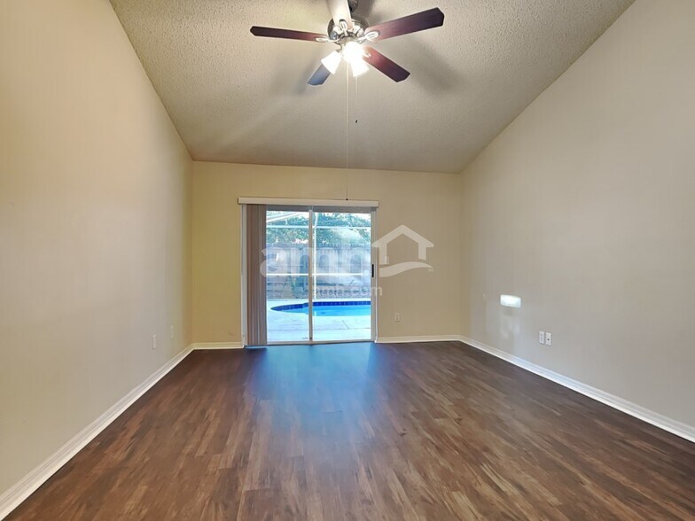 Building Photo - 17758 Oak Bridge St