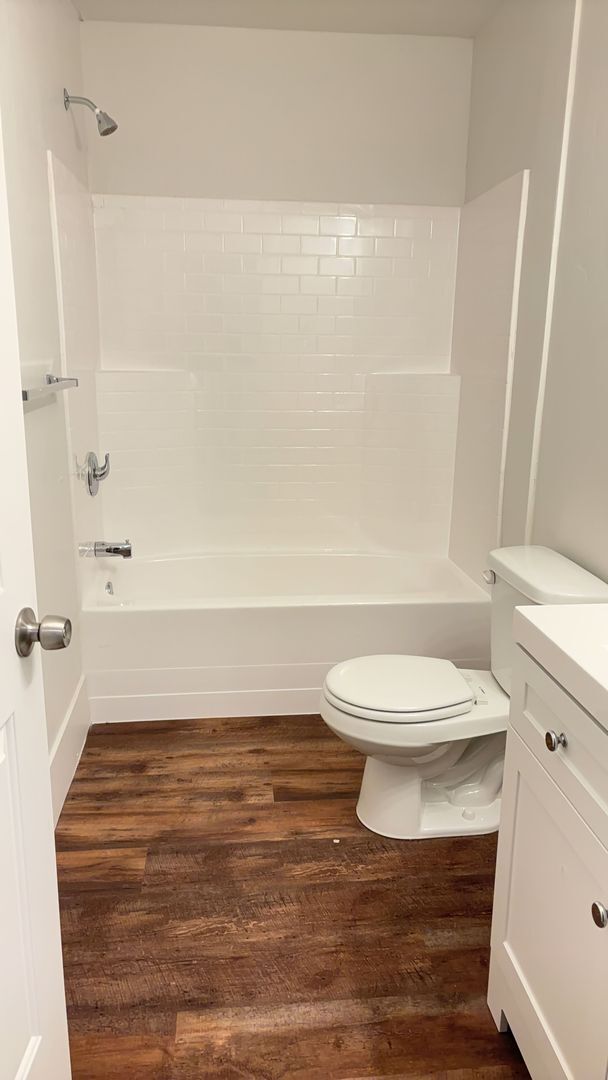 Building Photo - 2 bedroom 2.5 bath townhome