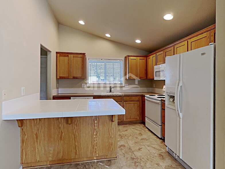 Building Photo - 1692 SW Creekside Ln