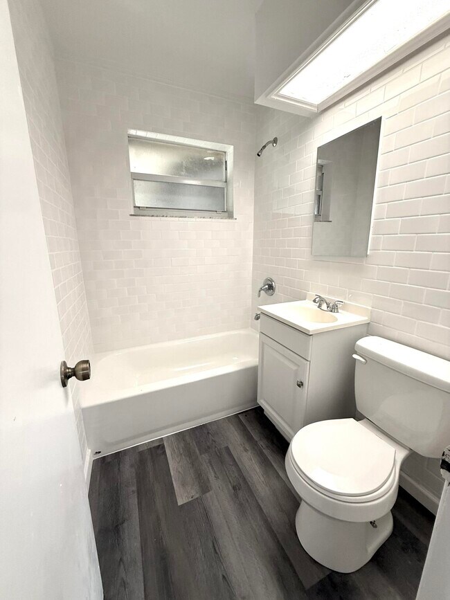 Building Photo - 6745 Venetian Dr