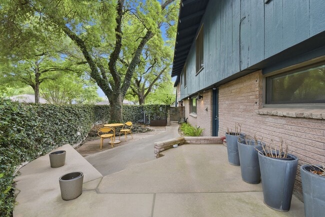 Building Photo - 4603 Ivanhoe St