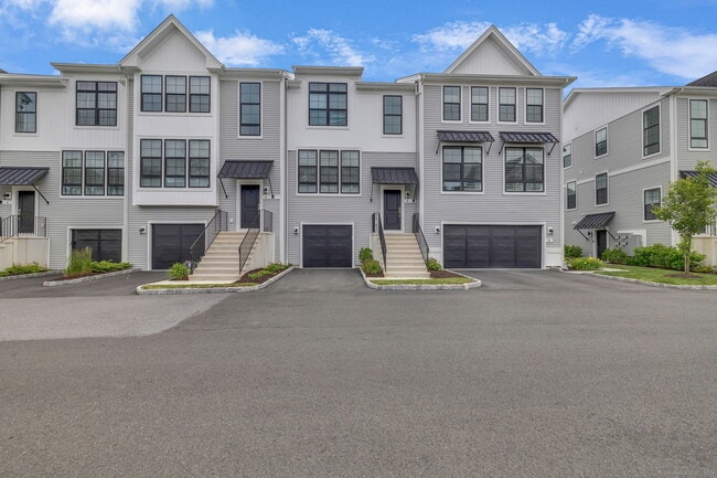 Building Photo - 8 Brentwood Cir