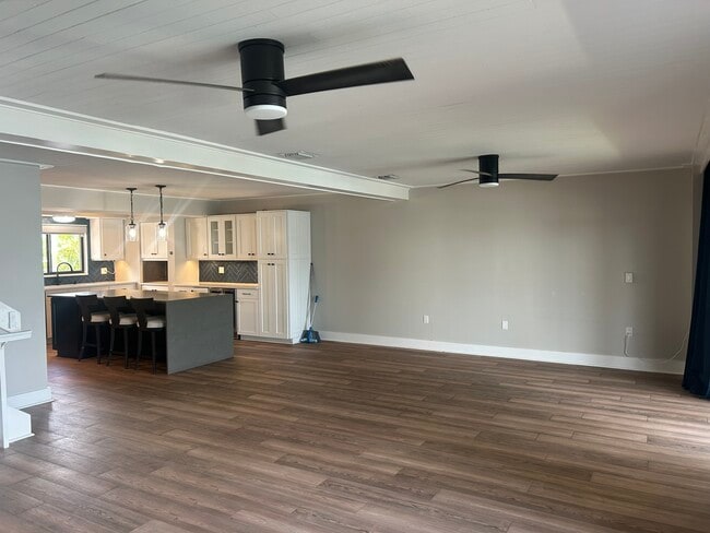 Building Photo - 240 Windward Passage