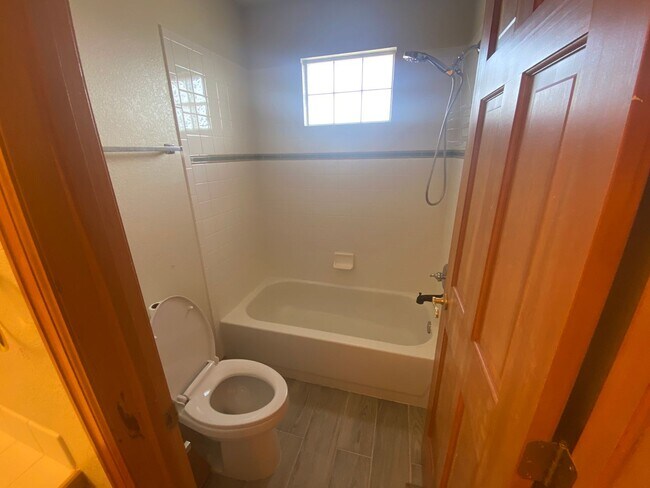 Building Photo - Large Home in Piney Creek