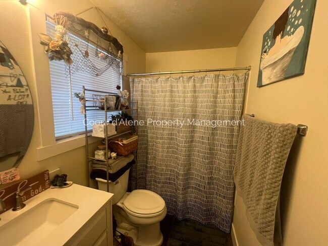 Building Photo - 10230 N Hillview Dr