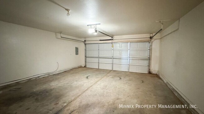 Building Photo - 904 N Belmont Ave