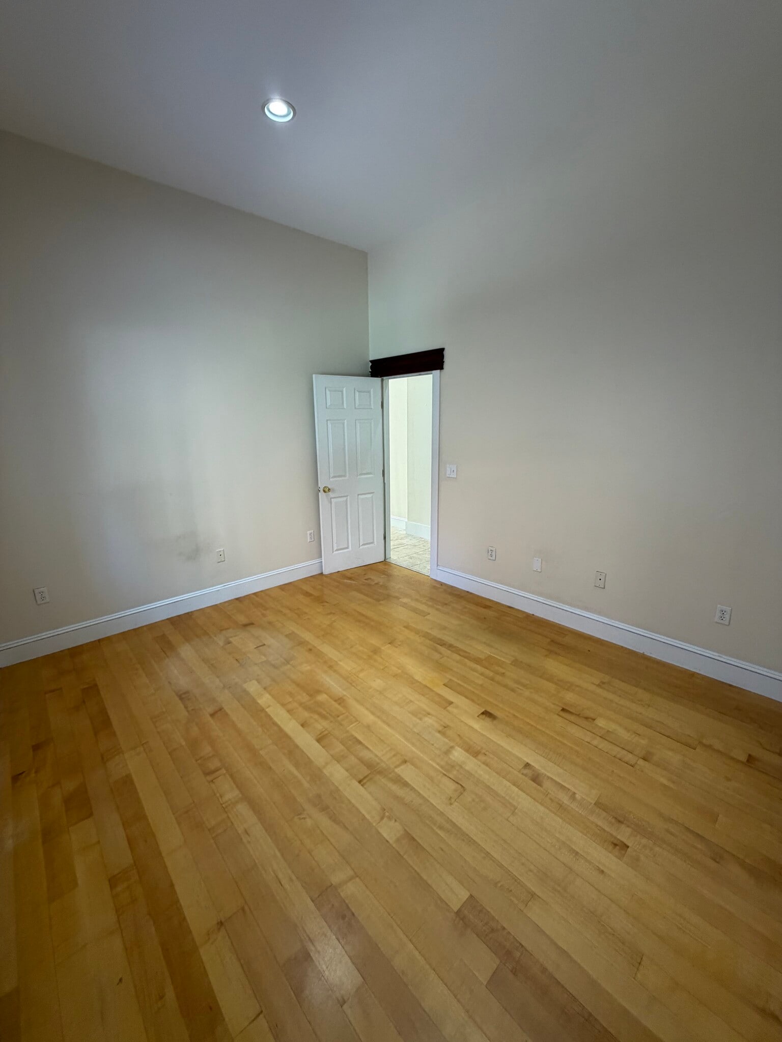 Building Photo - 108 Richmond St