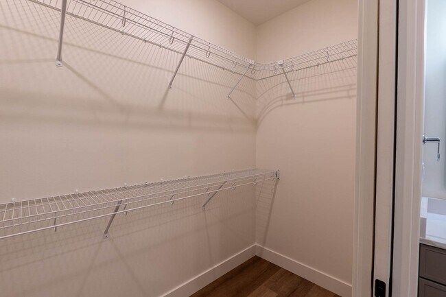 Building Photo - New Construction 4bd/3ba Townhouse