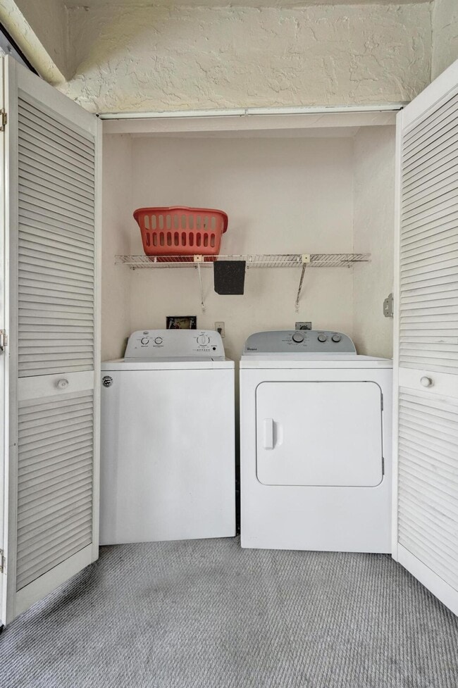 Building Photo - 9840 Pineapple Tree Dr