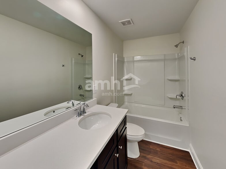 Building Photo - 3830 Chivalry Dr