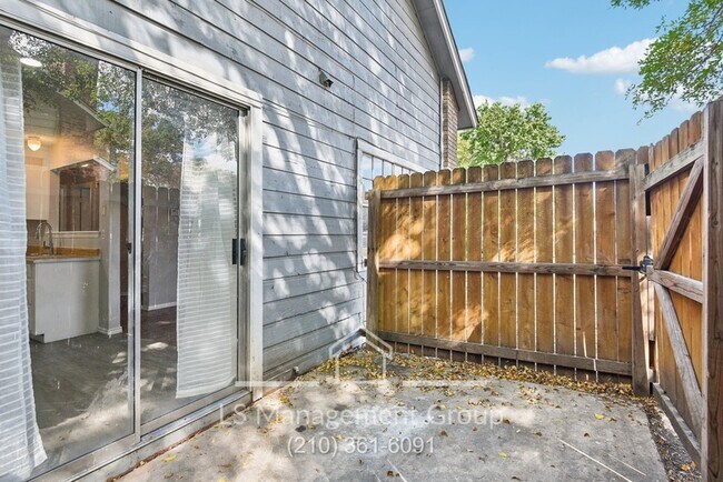 Building Photo - 6716 Windsor Hollow Dr