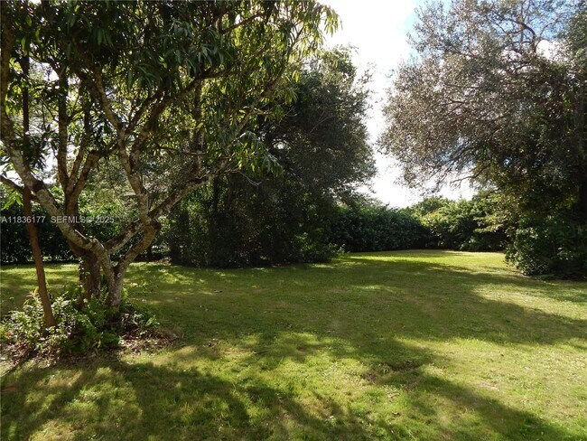 Building Photo - 7800 SW 69th Ave