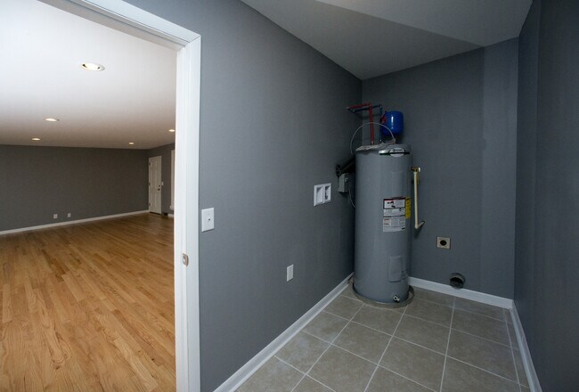 Building Photo - Beautiful Three Bedroom Home! AVAILABLE 8/...