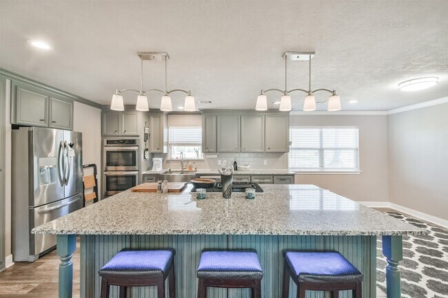 Building Photo - 24237 Creekwood Dr