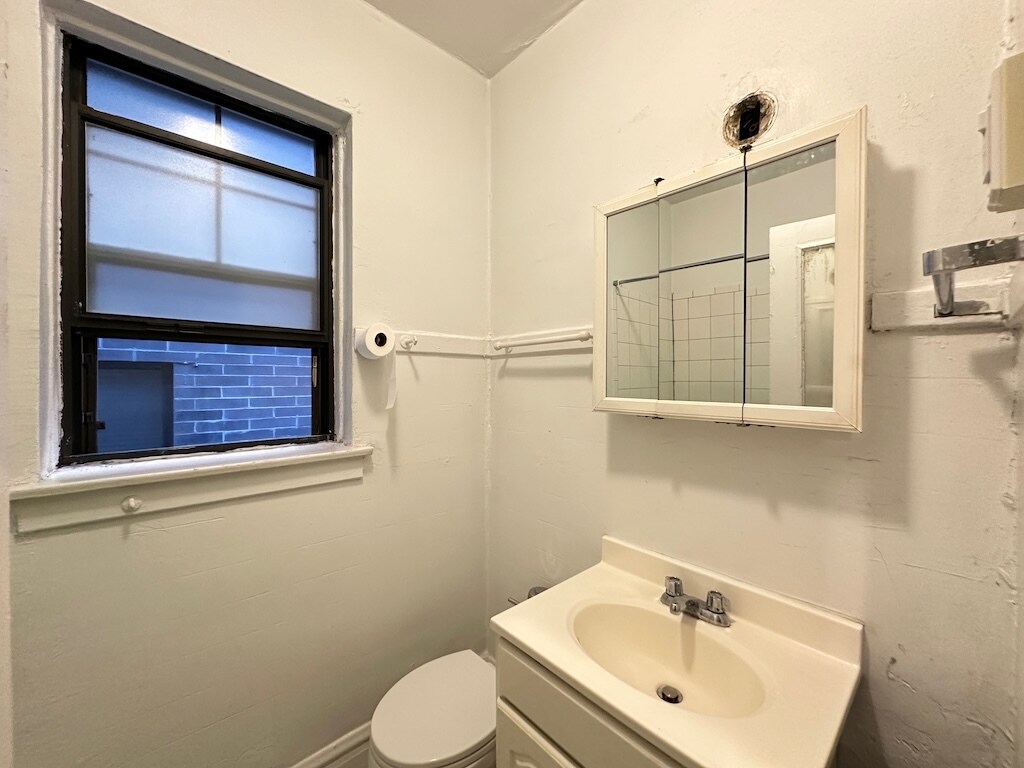 Building Photo - 4834 N Damen Ave