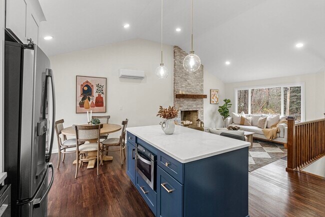 Building Photo - 7 Old North Rd