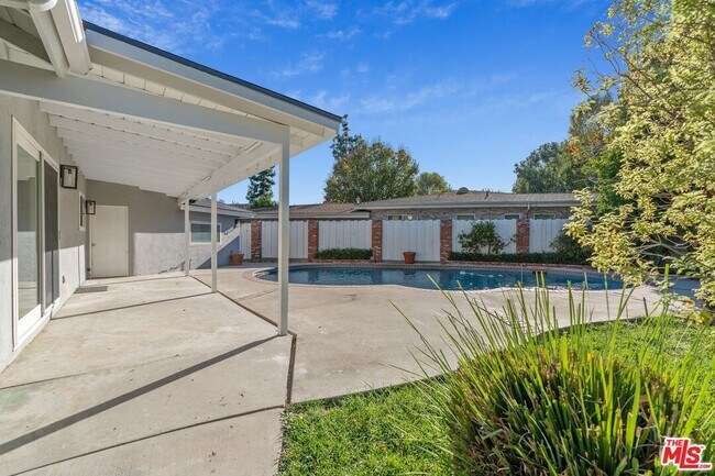 Building Photo - 22563 Tiara St