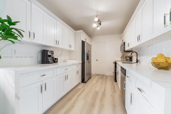 Building Photo - 18641 Belview Dr