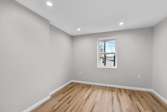 Building Photo - 15 N Bradford St