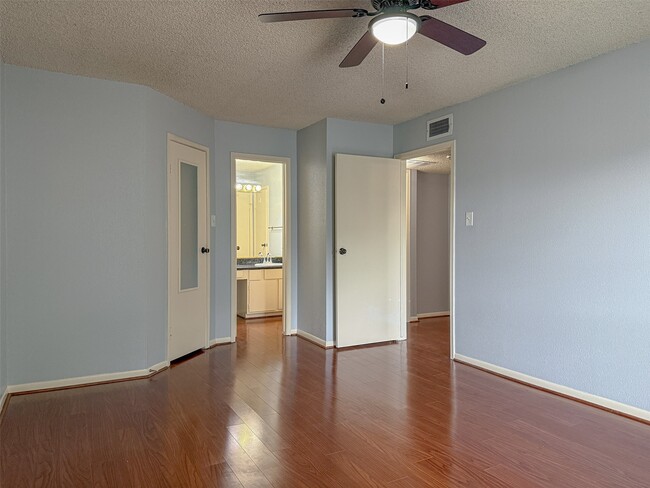 Building Photo - 3100 Jeanetta St