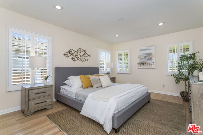 Building Photo - 5967 Carpenter Ave