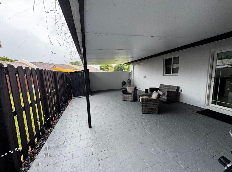 Building Photo - 5402 SW 138th Ave
